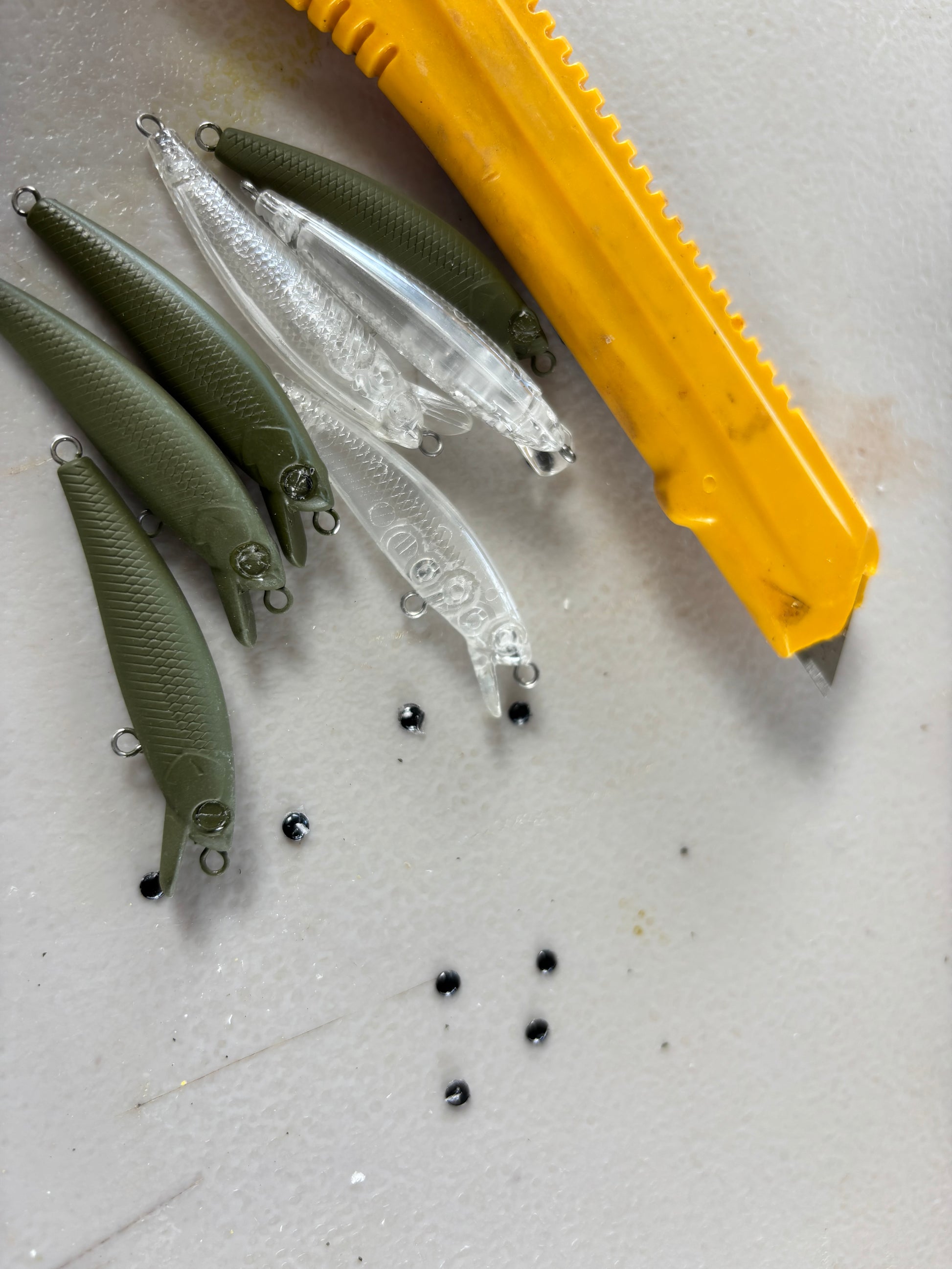 2" Micro Silver Leaf Oama Diver 2.4grams. ( Daiso Lure Makeover )