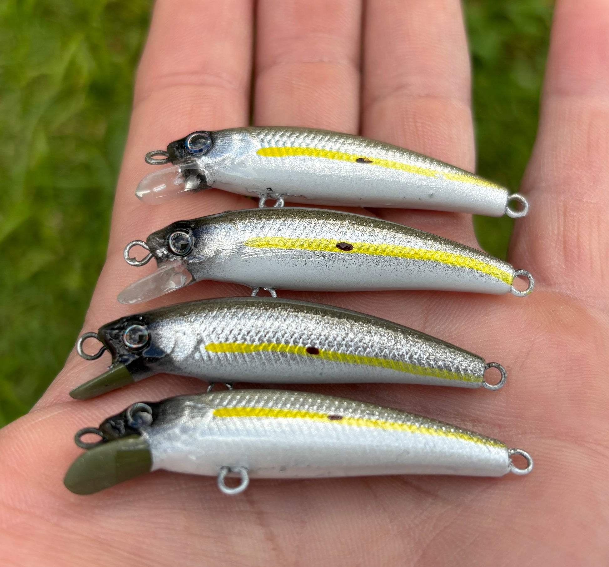 2" Micro Silver Leaf Oama Diver 2.4grams. ( Daiso Lure Makeover )