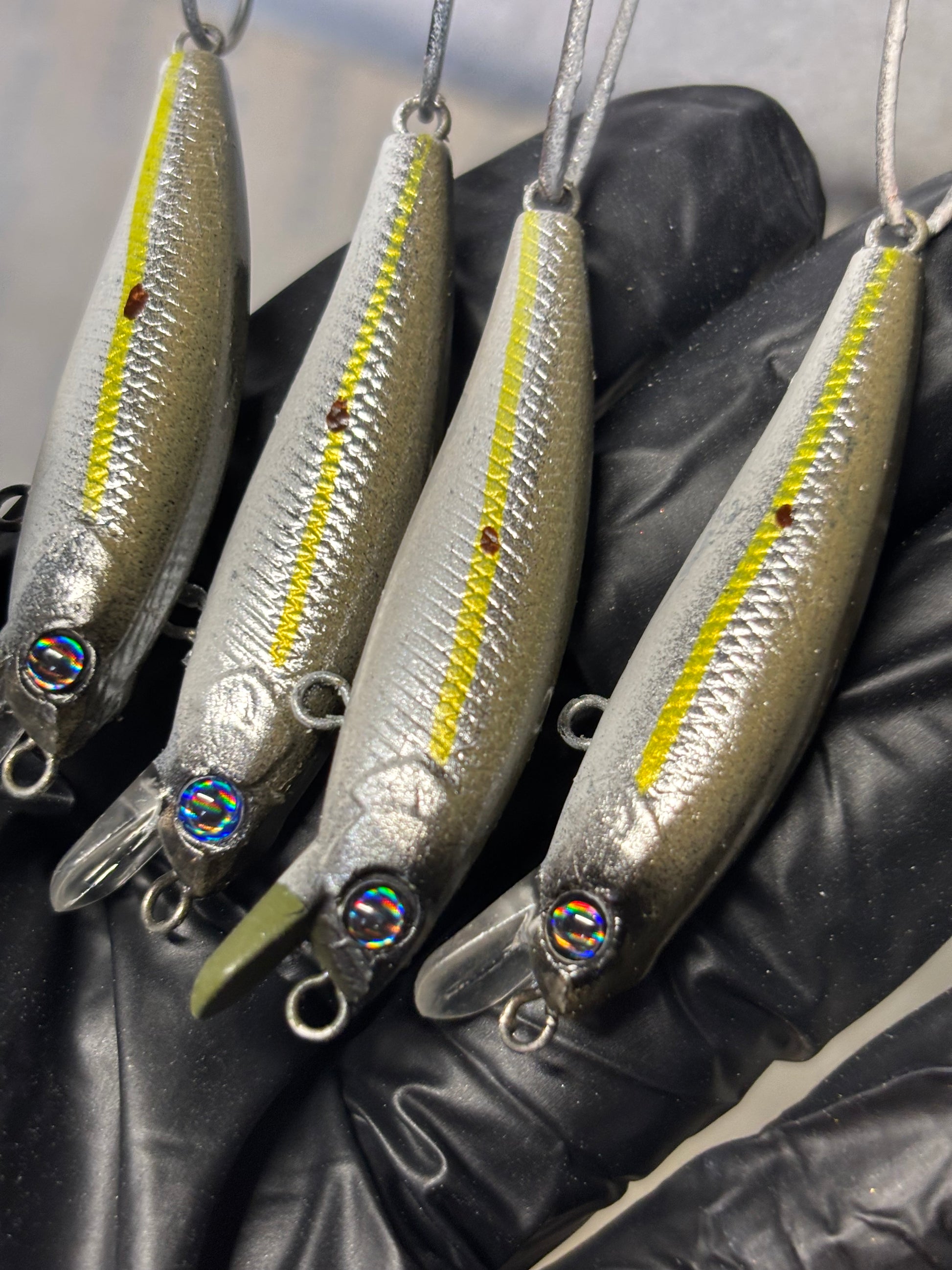 2" Micro Silver Leaf Oama Diver 2.4grams. ( Daiso Lure Makeover )