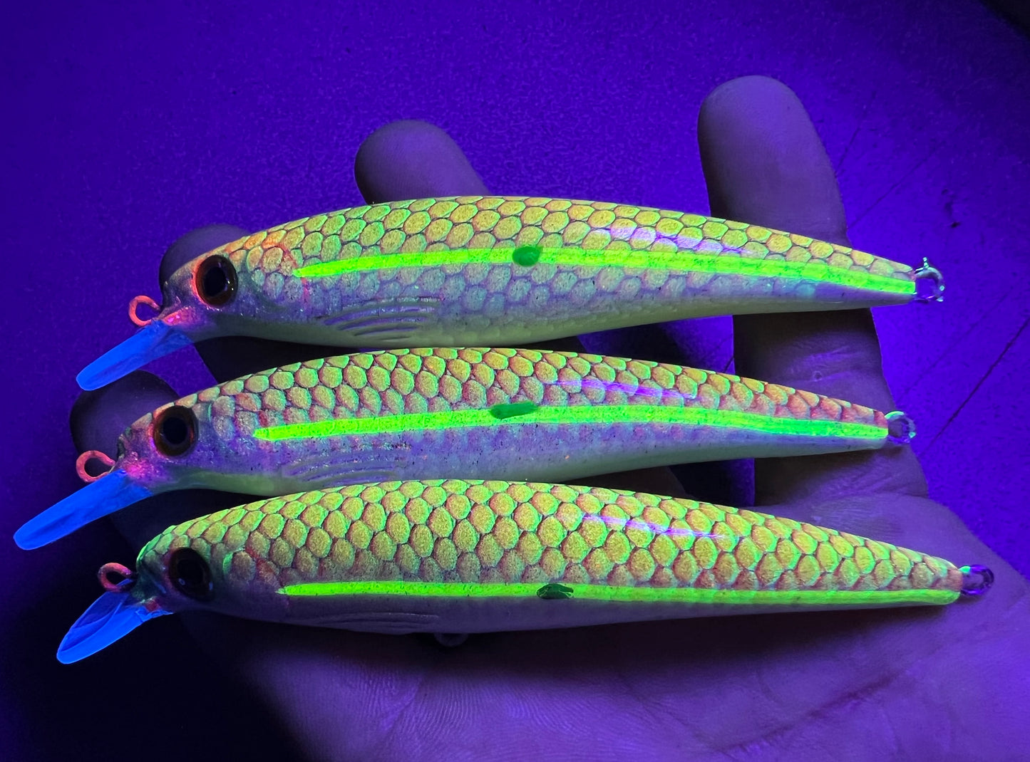 4.5" Viper ROCKER full UV Papio Diver Oama. Sold with hooks and hardware.