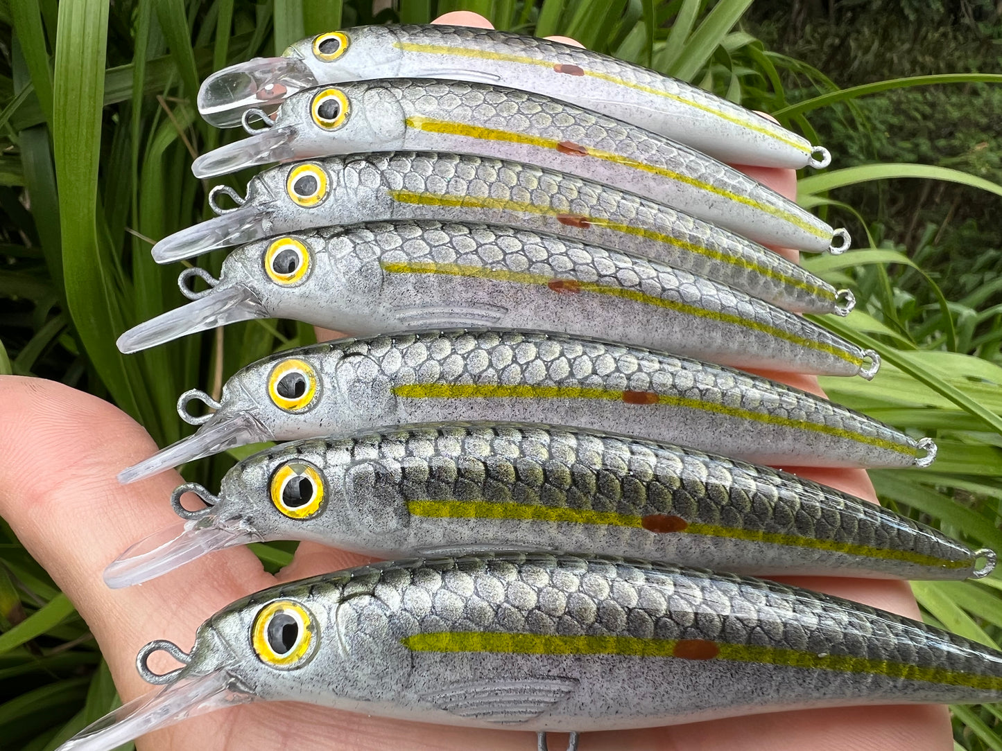 4.5" Viper Silver Oama, Papio Diver. sold with hooks and split rings.