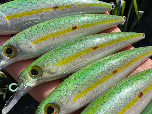 4.5" Viper Green V2 Oama Papio Diver. Sold with hooks and hardware.